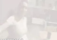 Ein kleine fette frauen Trio von Jungs nimmt an einer Orgie teil