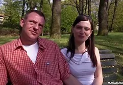 Die alte nackte dicke frauen Muschi einer dünnen Brünette war lange Zeit eine Aushöhlung und jetzt will die Hündin dasselbe mit ihrem Arsch tun und nachdem sie einen analen Phallus entwickelt hat, fickt sie einen dicken Schwanz in einen Furz