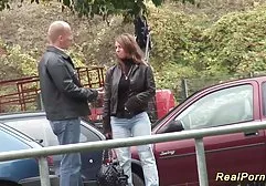 Sie zog ihren Lieblings-Strapon an, kam zu ihrer besten lesbischen Freundin und fragte mollige frau sucht sie, ob sie harten Analsex versuchen wolle, und sie wollte und erhielt auf jeden Fall so einen Hardcore-Fick, dass sie mehrmals heftig von ihm endete