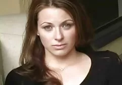 Titty MILF mit einem riesigen Arsch dreht sich fette reife titten um den Pool, um ihre Freundin zu verführen und ihn hart mit Krebs zu ficken