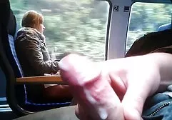 Von analen Liebkosungen mit ihrer Zunge entspannte sich das kleine Mädchen und wollte den Schwanz dike frauen in ihrem Arsch spüren