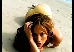 Ein grooviges Mädchen sprang auf und flippte mit Kopfhörern zur Musik aus und wollte offensichtlich Sex, also zog sie sich leise aus und begann, ihre nasse Muschi und ihren Esel zu streicheln. Sie erinnerte sich daran, dass ein Mann im zweiten Stock schlief, der einmal gefickt werden konnte und dem gesagt wurde, es sei keine Zeit, ihn zu überreden Sie war mollige dicke frauen nackt