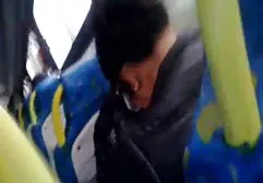 Die Tochter kam nach einem dicke behaarte frauen Albtraum in das Schlafzimmer ihrer Eltern und überredete ihren Stiefvater, sie bei ihnen bleiben zu lassen, ihren Stiefvater und ihre Tochter
