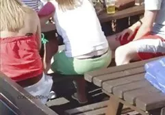 Die nuttige Mutter mit den dicken Titten wickelt mit ihrem Ehemann schöne frauen mit dicken brüsten ein schwarzes Loch in ihr Analloch