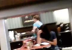 MILF macht spektakulär dicke frauen busen einen Blowjob