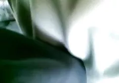 Blonde Schönheit in sexy Dessous macht Analfisting, um ihren Freund aufzuwärmen und er wird geil mit einem großen Schwanz dicke blonde und schlägt sie in das Analloch, in dem es Urin gibt