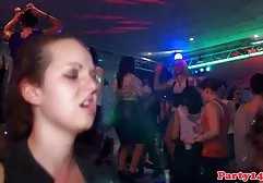 Eine Cousine war schon immer ein böses Mädchen, aber als sie große sexy titten reifte, wurde sie einfach ein unersättlicher Sex-Schwanz
