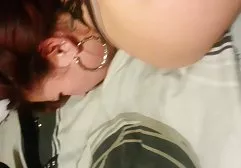 Schwarze Frau masturbiert Jungs auf der Couch dicke reife frauen