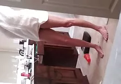 Die rothaarige Schönheit will ihrem Chef beweisen, wie genau sie für diese Position geeignet ist und nachdem sie ihren Rock angehoben hat, klettert sie auf seinen Stiel und das Saugen eines Schwanzes wird zu Krebs, so dass er sie mit einem erotische mollige frauen großen Schwanz fickt