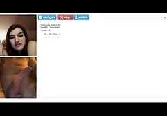 Die junge Frau mit dem dicken Arsch in sexy Dessous war wild aufgeregt und wollte Sex, reife dicke frauen aber der Typ war nicht von der Arbeit nach Hause gekommen und sie masturbierte ihre Fotze auf der Couch und wartete auf ihn und als er das sah, war sie verärgert und fickte die Schönheit in Anal