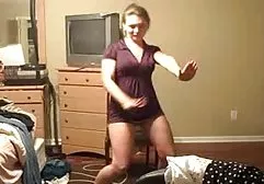 Kerl spritzt alte dicke geile frauen auf die Brust der Freundin