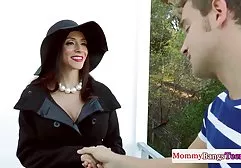 Die asiatische MILF und ihre Geliebte beschlossen, eine inszenierte anale Vergewaltigung mit einem Räuber zu spielen, um neue fette reife titten Sensationen und Sex zu bekommen
