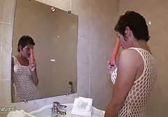 Geck fickt eine sexy nackte frauen mit dicken titten Schlampe und nimmt es vor der Kamera