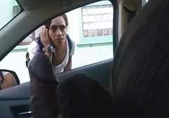 Die Jungs schleppten ihre neue Freundin zum Fußball und sperrten sich in die Umkleidekabine, stopften ihr den Mund voll mit Schwänzen und fickten schöne dicke nackte frauen sie nach einem Blowjob mit einem Krustentier