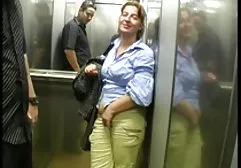 Die blauäugige Schönheit lebt mit einem alten reichen Vater zusammen, aber sie rennt los, um einen schwarzen kleine fette frauen Mann mit einem dicken Schlauch zu ficken
