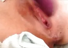 Unersättliche Schlampe ist einfach verrückt nach Anal-Gangbang nackte dicke und brutaler Dreifachpenetration mit einer Menschenmenge