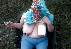 Großmutter geht dicke nackte männer spazieren