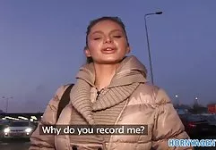 Während eines reife mollige deutsche frauen romantischen Abendessens verführt eine sexy Mutter ein junges Baby und klopft es auf das Bett, um ihre Muschi mit der Zunge zu lecken